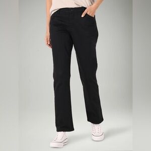 LEE - WOMEN’S RELAXED FIT STRAIGHT LEG PANT (ALL DAY PANT) IN BLACK 6 Me…